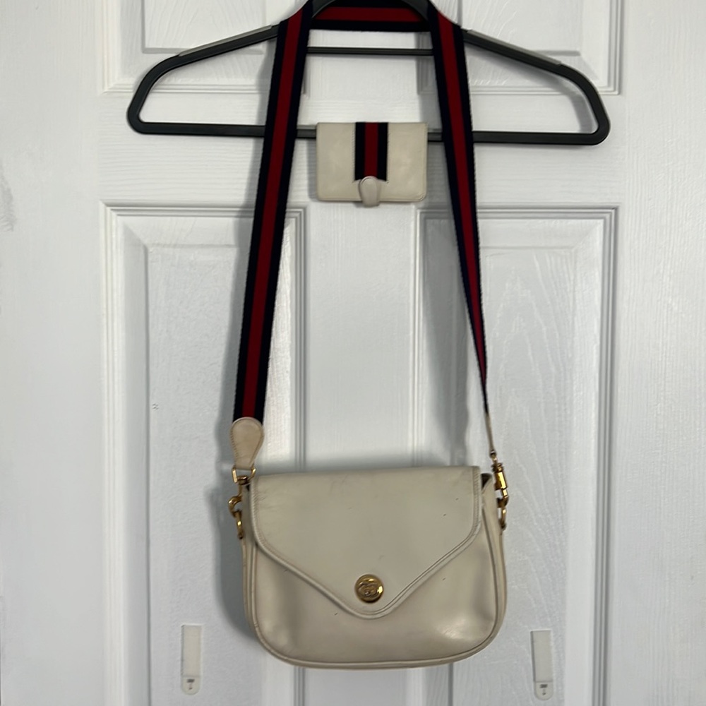 Gucci Cream Leather Crossbody Bag with Red and Green Web Strap